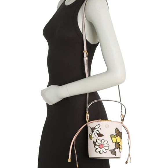 Tory Burch Robinson Bucket Bag Crossbody Purse Flower Appliqué NWT Leather - Picture 3 of 15